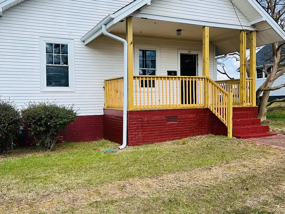 105 Hedgepath St