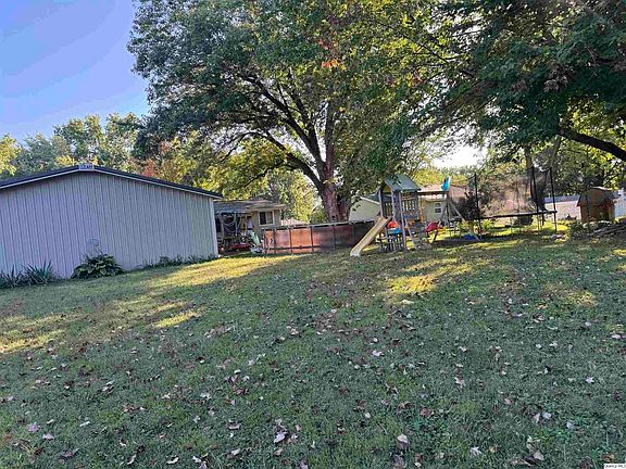 3rd image of 419 Willow St