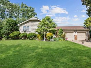 1 Evergreen Dr, Marlboro, NJ 07746