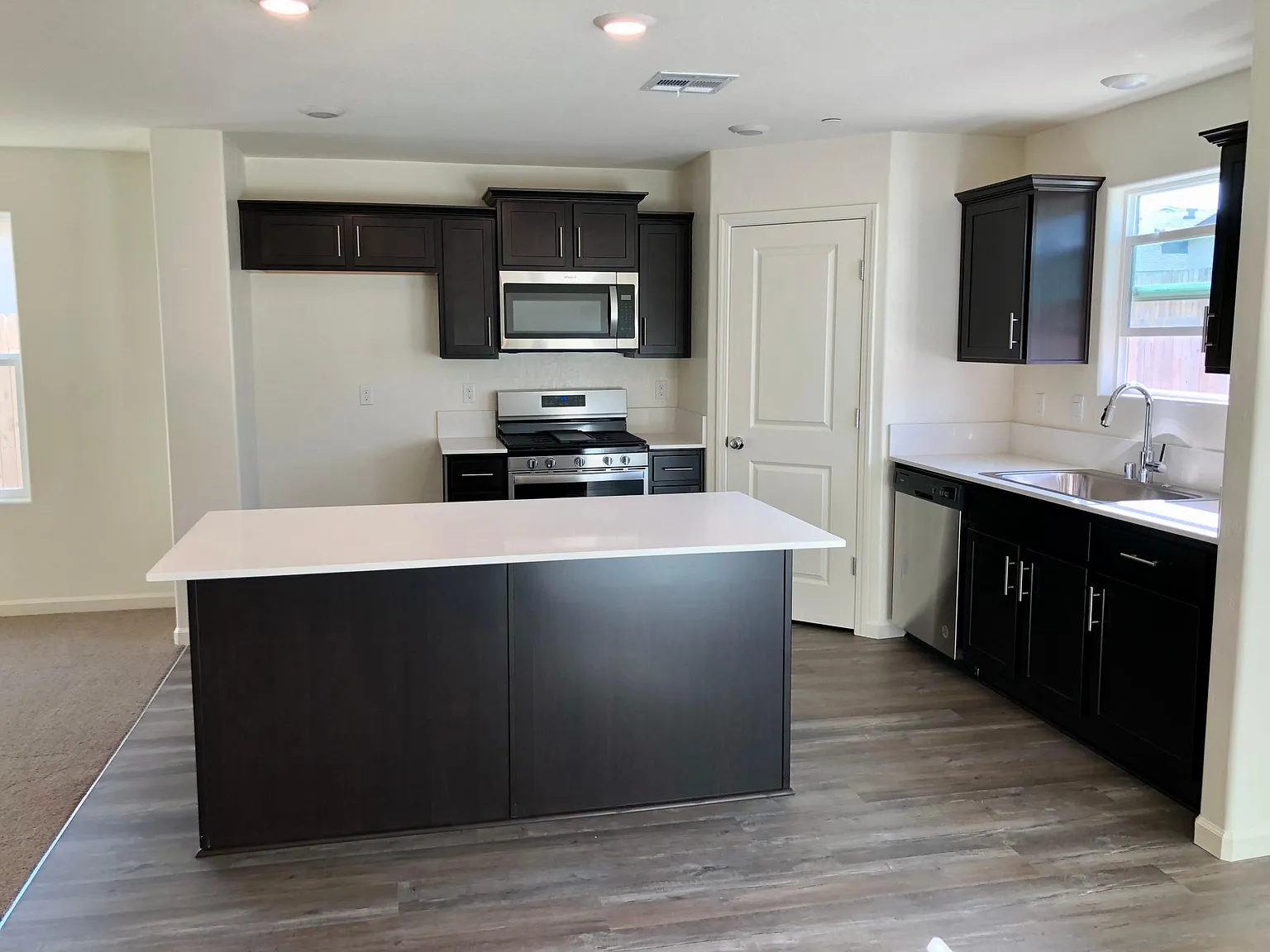 2401 Beth Page Ave — Photo 3