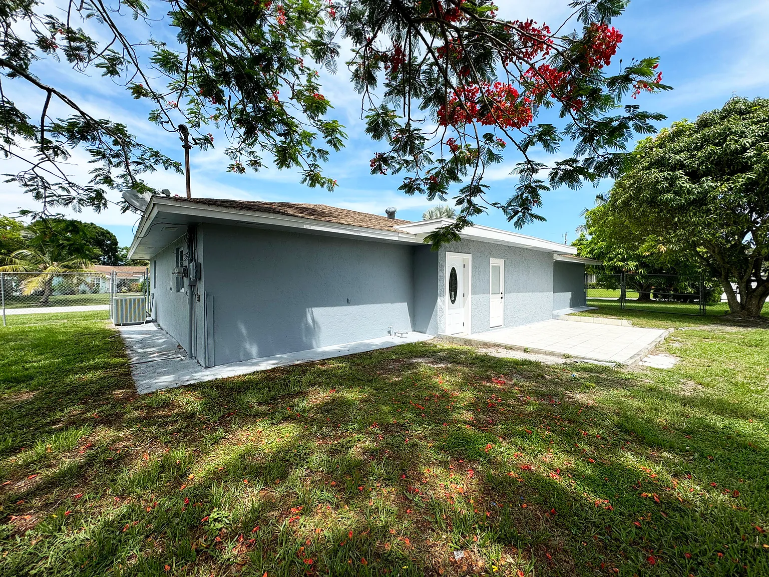 1 bed, 1.0 bath, 846 sqft, $1,300 — Photo 2