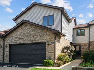 2061 Juniper Ln, Arlington Heights, IL 60004