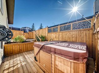 40 W Glenpatrick Cres, Cochrane, AB T4C 1G3