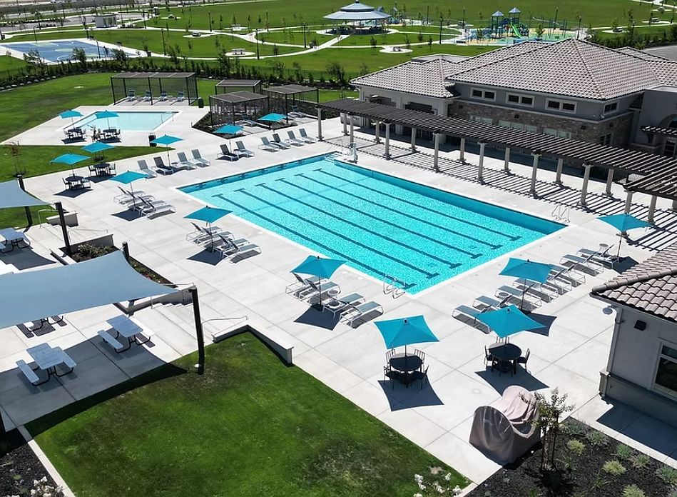 Community Pool, Spa and Gym