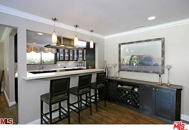 3 bed, 4.0 bath, 2194 sqft, $11,495 — Photo 3
