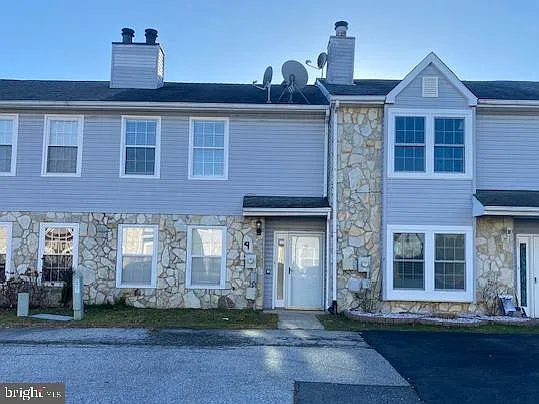 9 Revere Pl — Photo 1