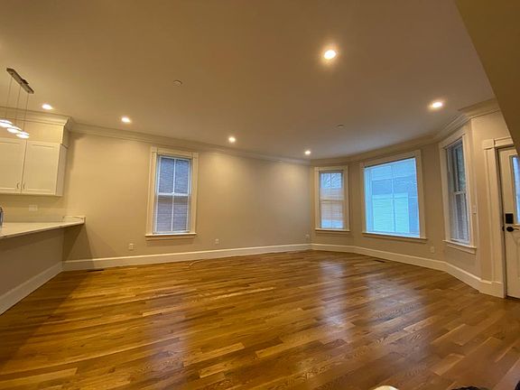 2nd image of 472 Green St #3