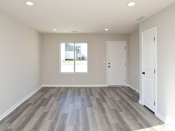 4th image of 3062 Dawn Dr