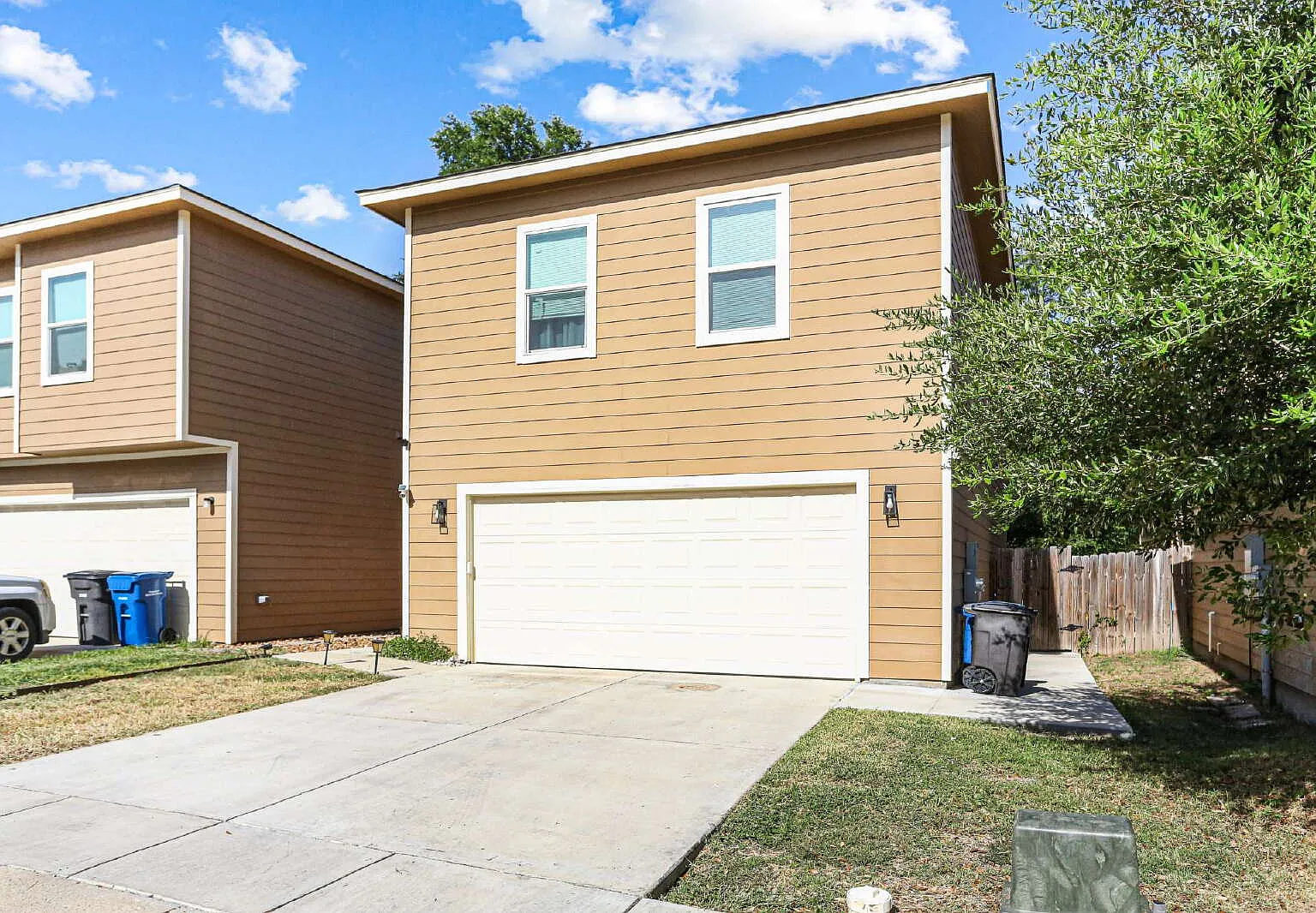 3 bed, 2.5 bath, 1690 sqft, $2,200 — Photo 3