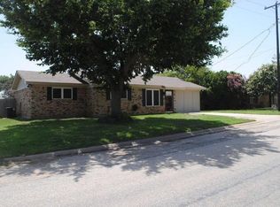1006 N Miller St, Decatur, TX 76234