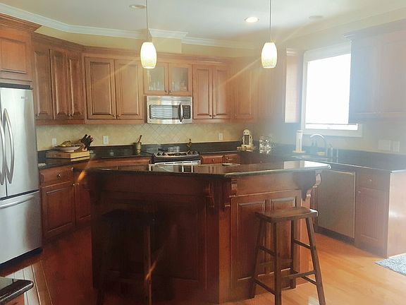 Island and Bar in Kitchen