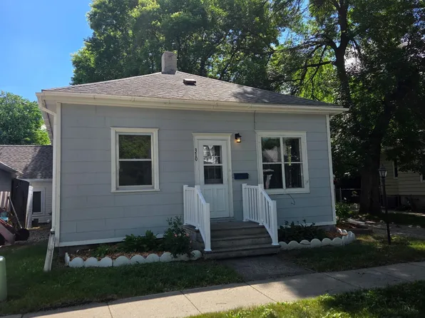 310 14th St S, Fargo, ND 58103