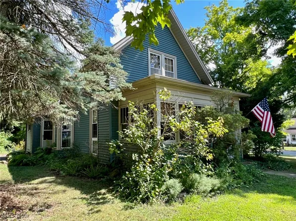 219 South St, Chardon, OH 44024