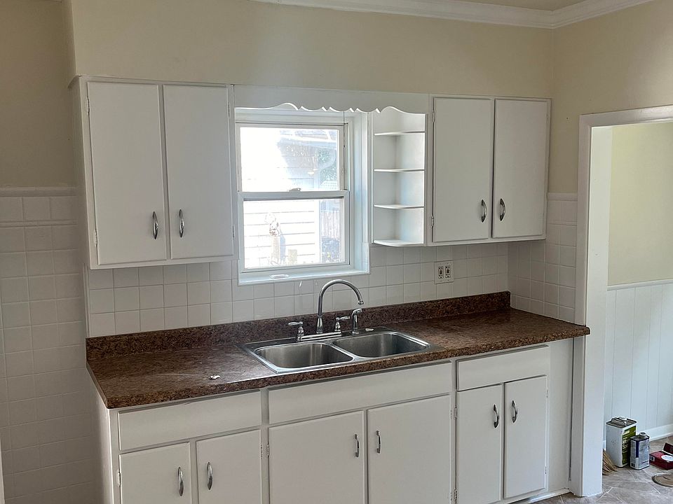 2nd image of 3567 W 123rd St