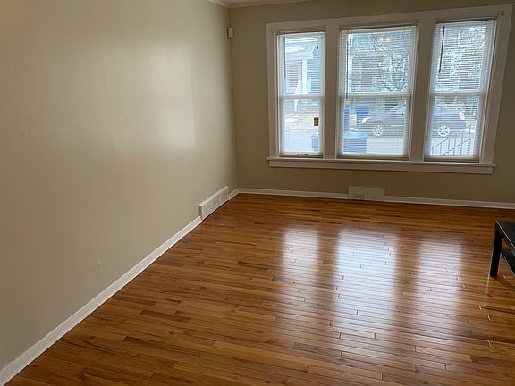 3rd image of 127 Heath St