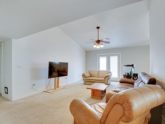 4th image of 510 W Ross Ave