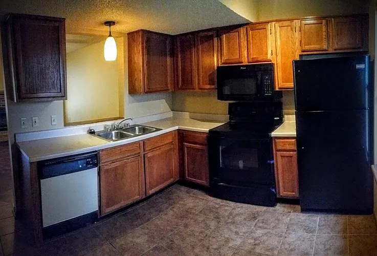 Lorimar Townhomes — Photo 9