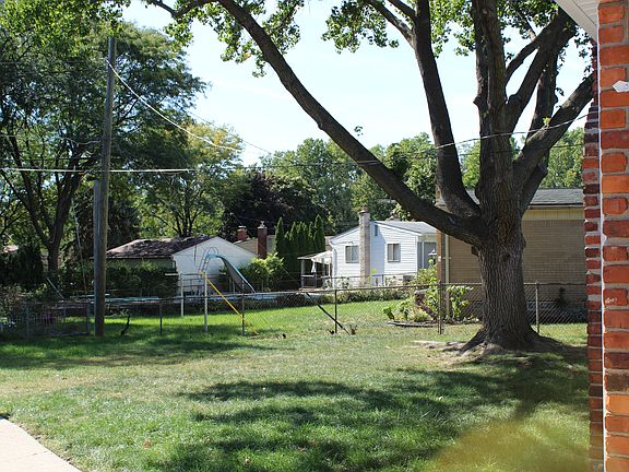 4th image of 39225 Minton Ave