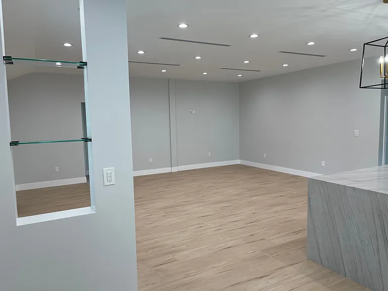 4635 Kraft Ave — Photo 22