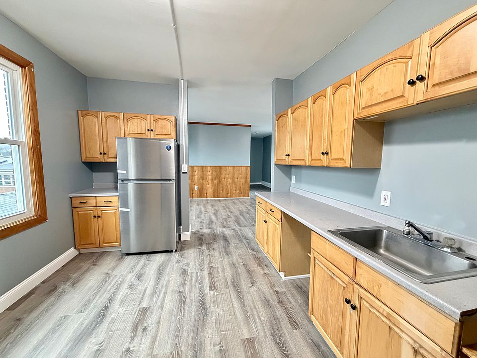 1st image of 75 Wood St APT 3