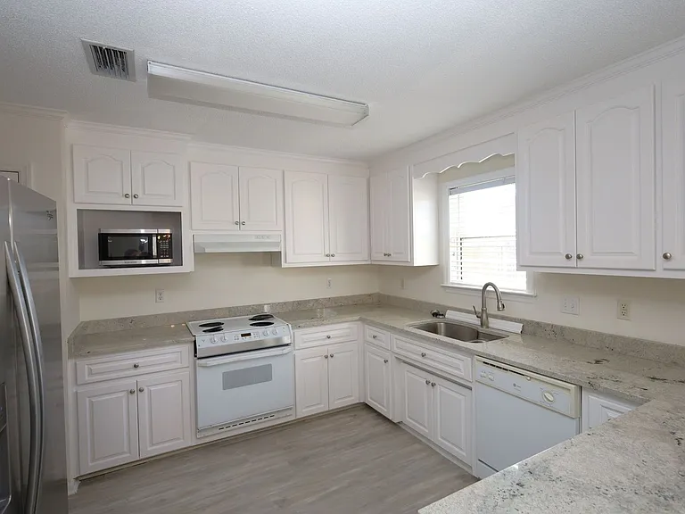 2508 Muscogee Dr — Photo 2