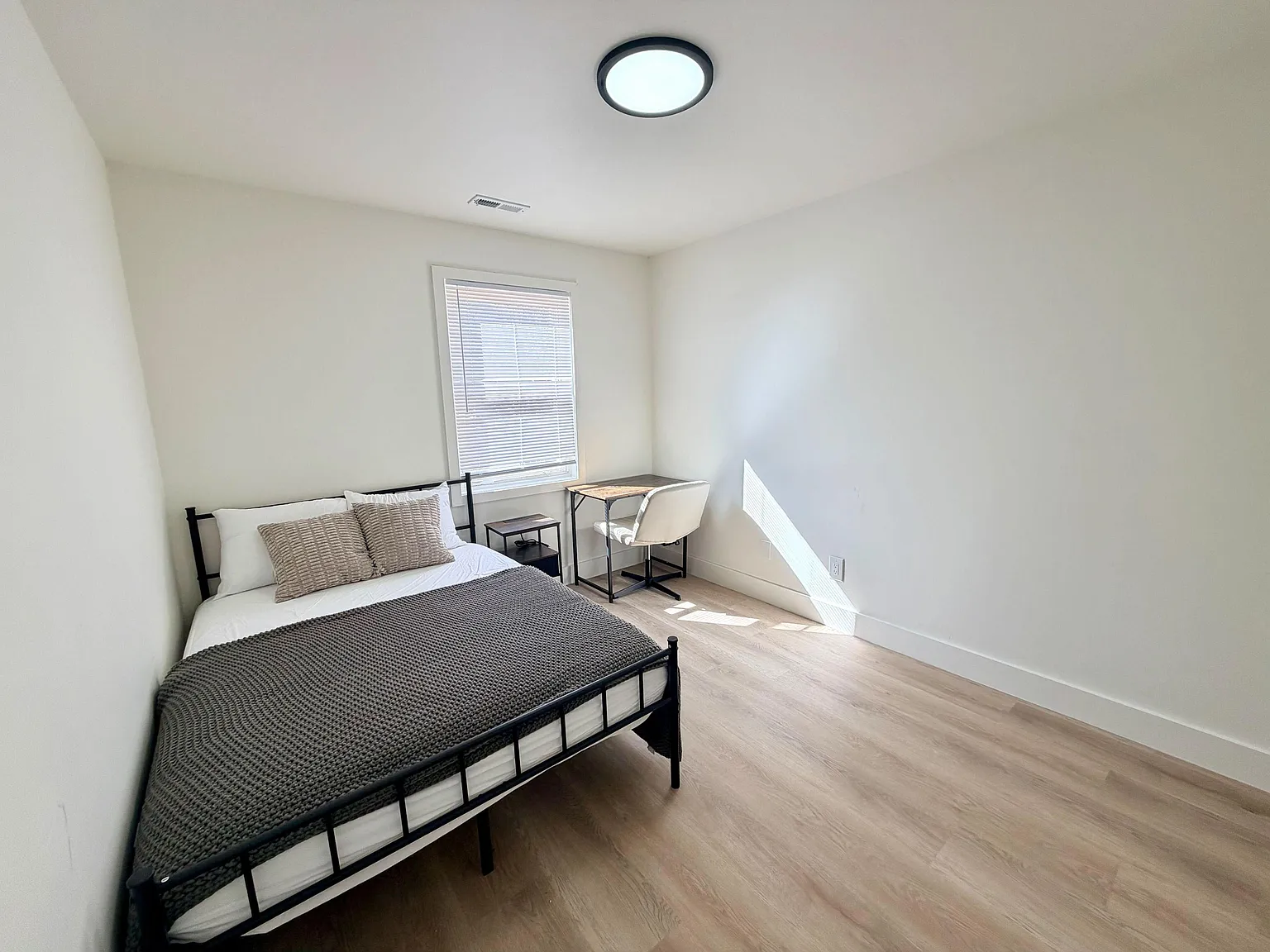 4 bed, 2.0 bath, 1521 sqft, $957 — Photo 3