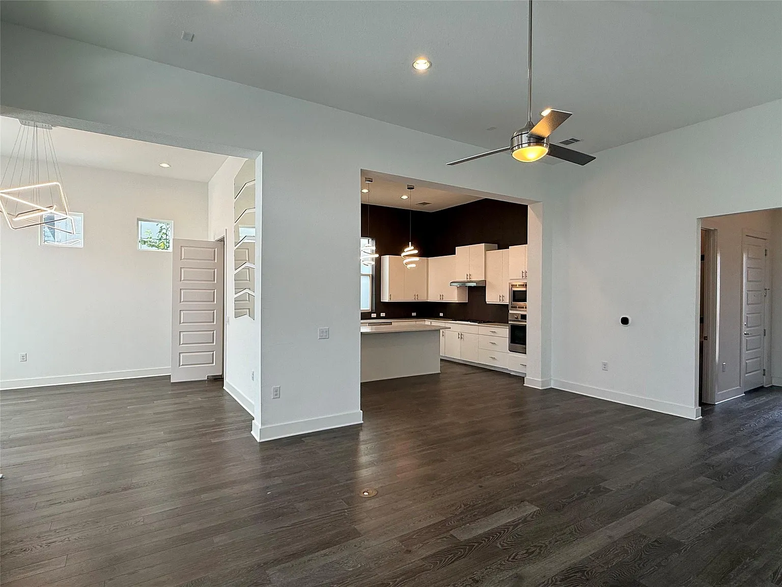 3 bed, 2.5 bath, 2603 sqft, $3,300 — Photo 3