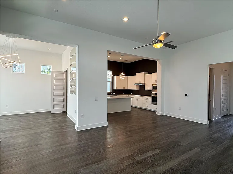 6117 Seville Dr — Photo 3