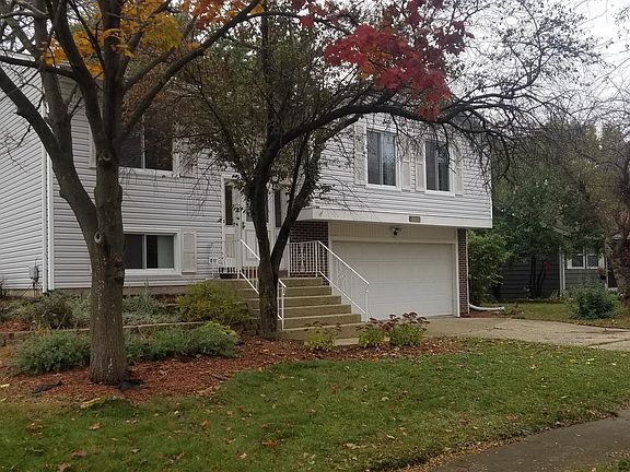 2nd image of 30W081 Elmwood Ct