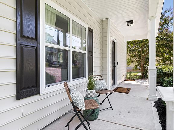 4th image of 1009 Rock St