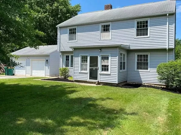 193 Canfield Dr #Up, Chardon, OH 44024