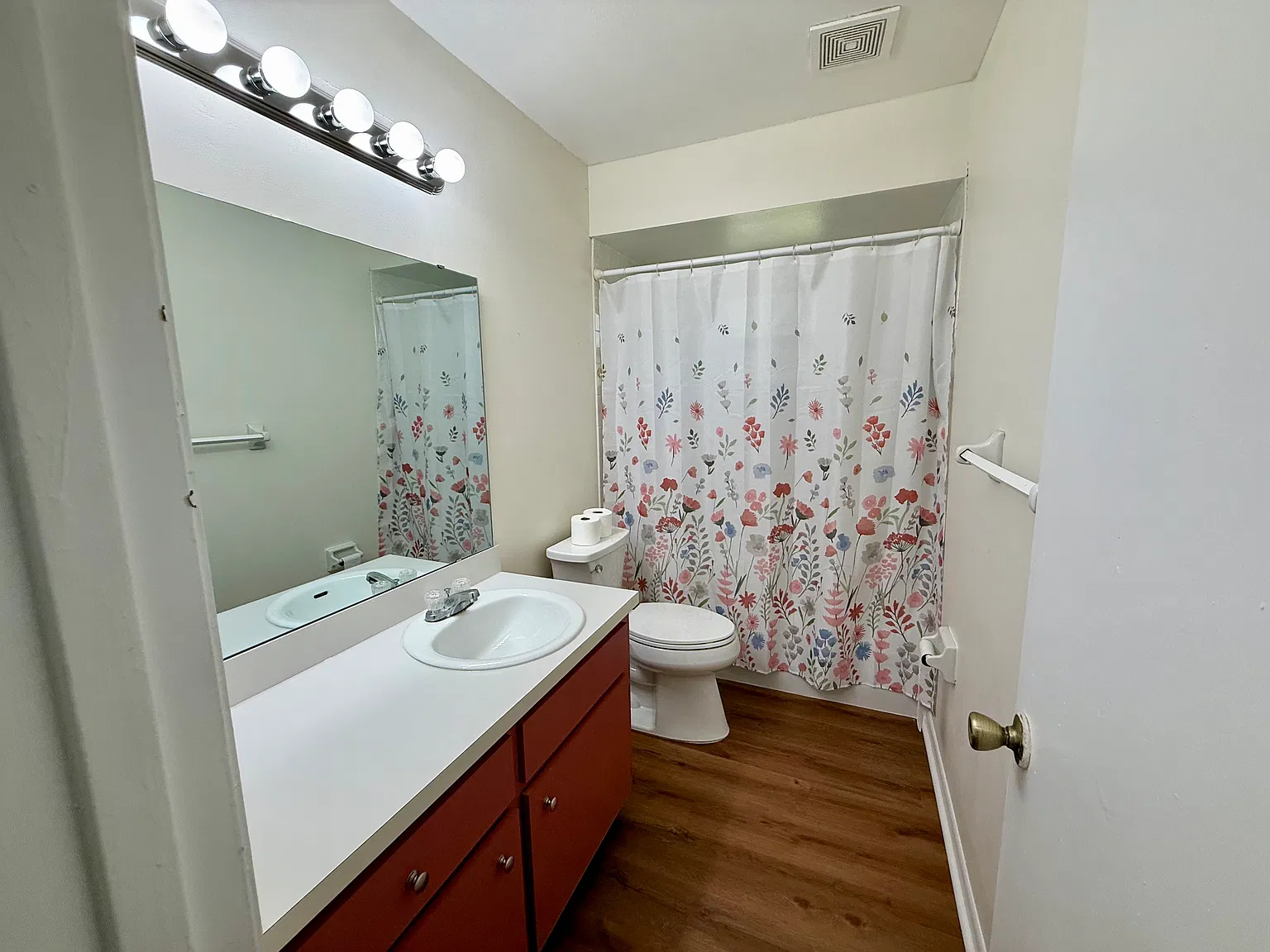 3 bed, 2324 sqft, $2,795 — Photo 4