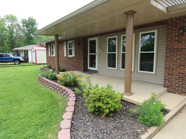 1925 Kay Dr, West Plains, MO 65775