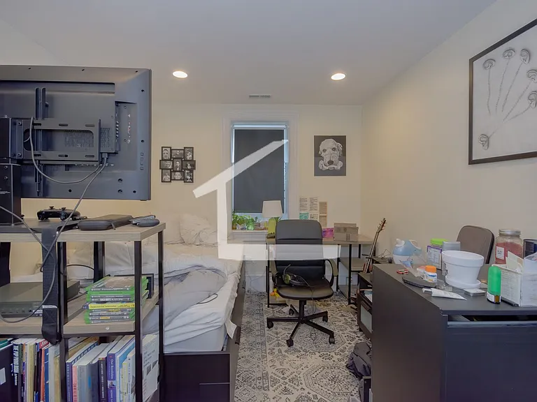 88 Linden St — Photo 10