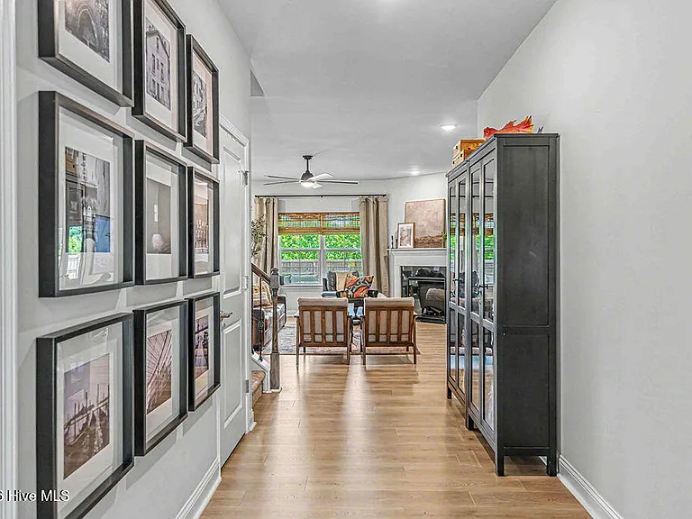 702 Greenwich Pl — Photo 4