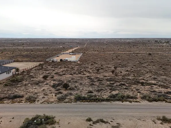 637 1st St NE, Rio Rancho, NM 87124