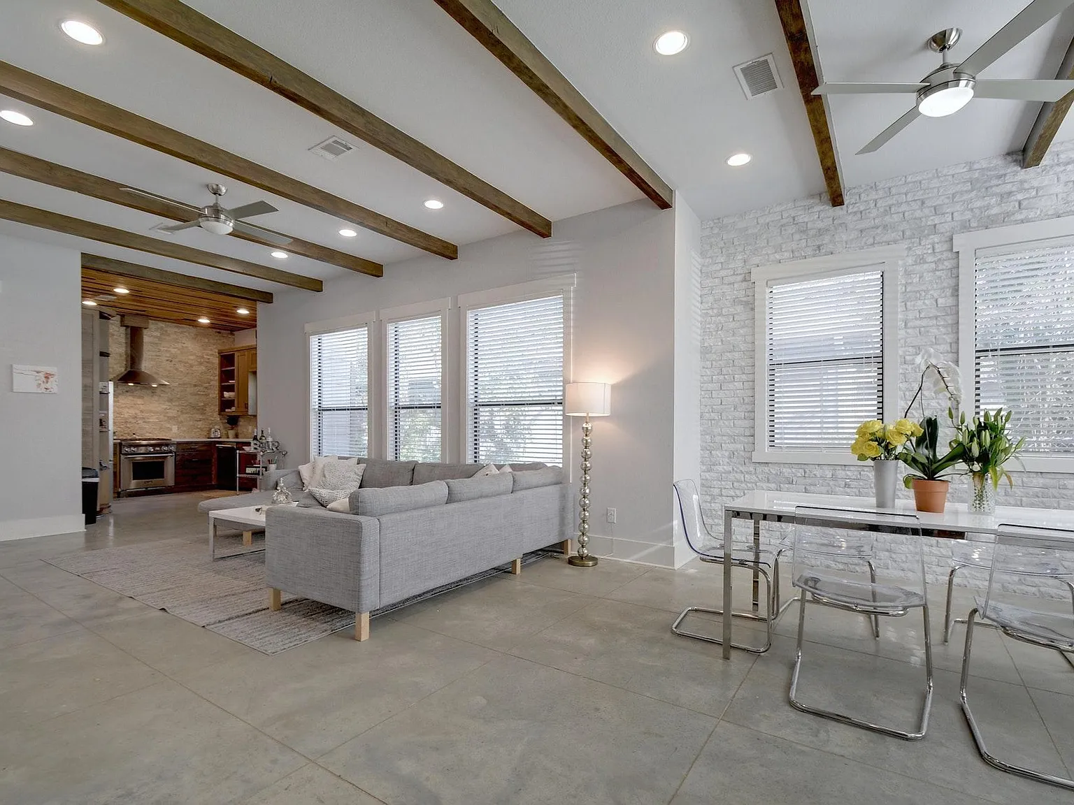3 bed, 2.5 bath, 2196 sqft, $7,200 — Photo 2