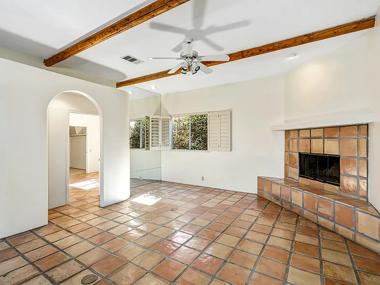 53180 Avenue Madero — Photo 5