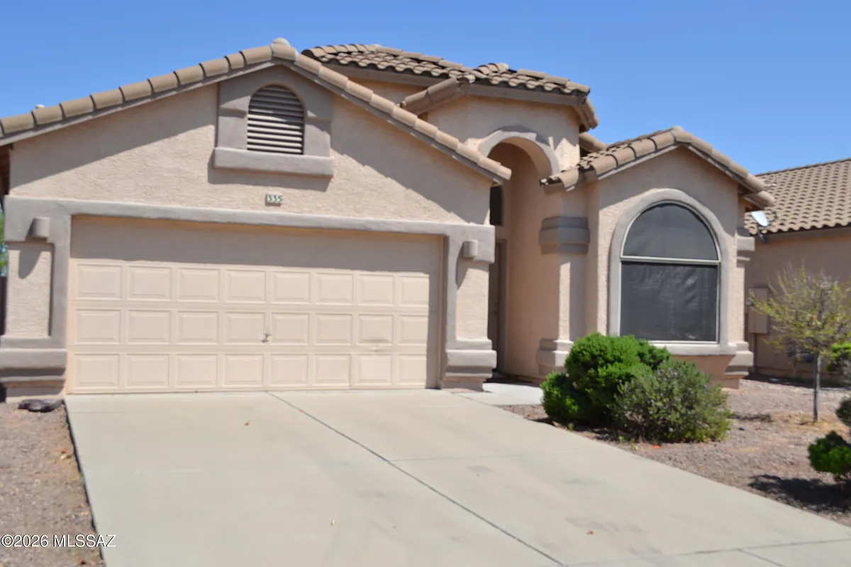 Building Photo - 335 E Camino Del Abeto