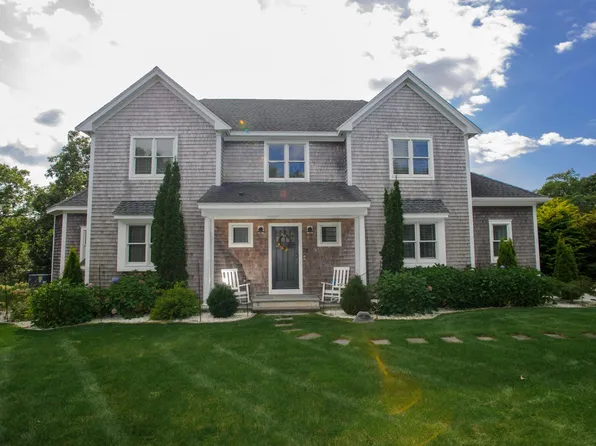 28 Woodhaven Dr, Edgartown, MA 02539