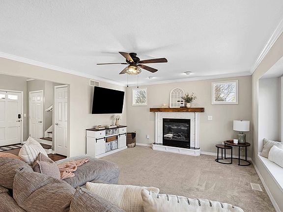 3rd image of 9815 Newport Vista Dr