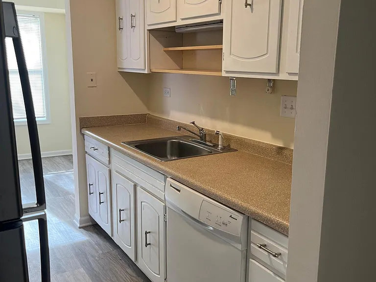 2216 Country Club Dr — Photo 5