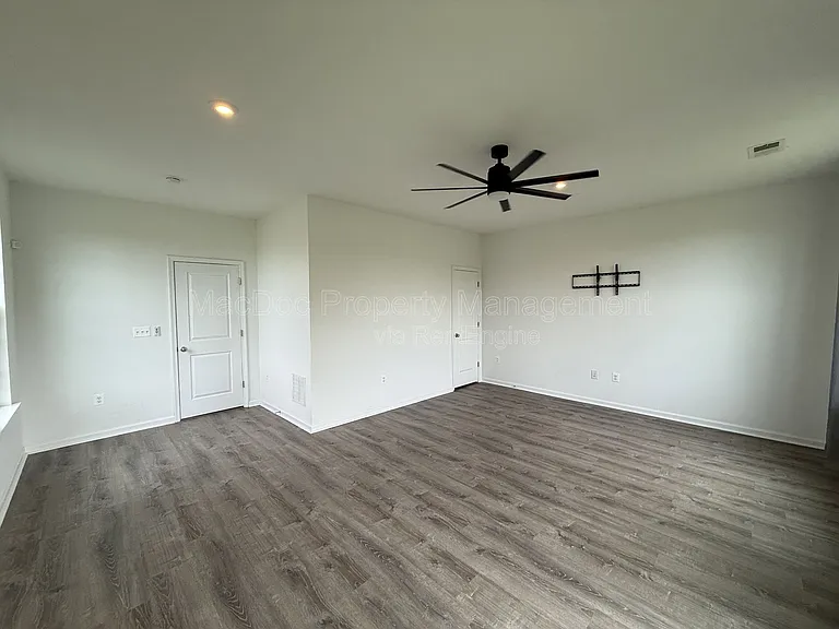 2401 Copa Ct — Photo 3