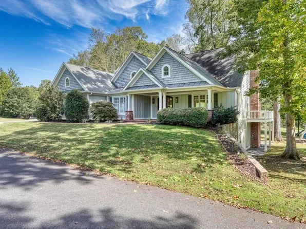609 Cypress Pointe Ln, Hayesville, NC 28904