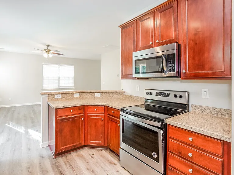 5104 Abercromby St — Photo 9