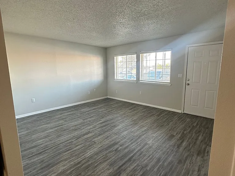 Regency Point Luxury Apartments — Photo 39