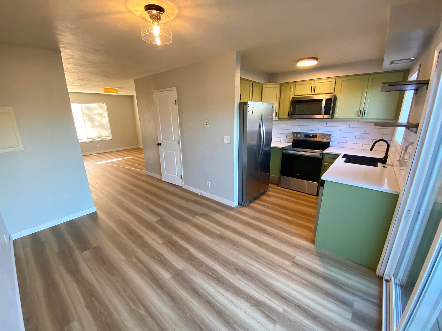 2 bed, 1.5 bath, 1000 sqft, $2,250 — Photo 2
