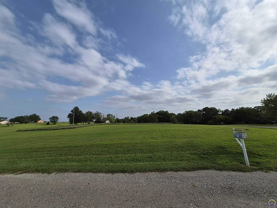 2nd image of 8903 Holly Ln