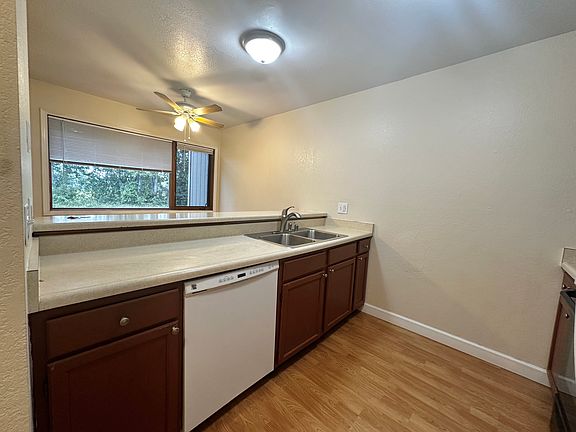 2nd image of 1800 Congress Cir #3