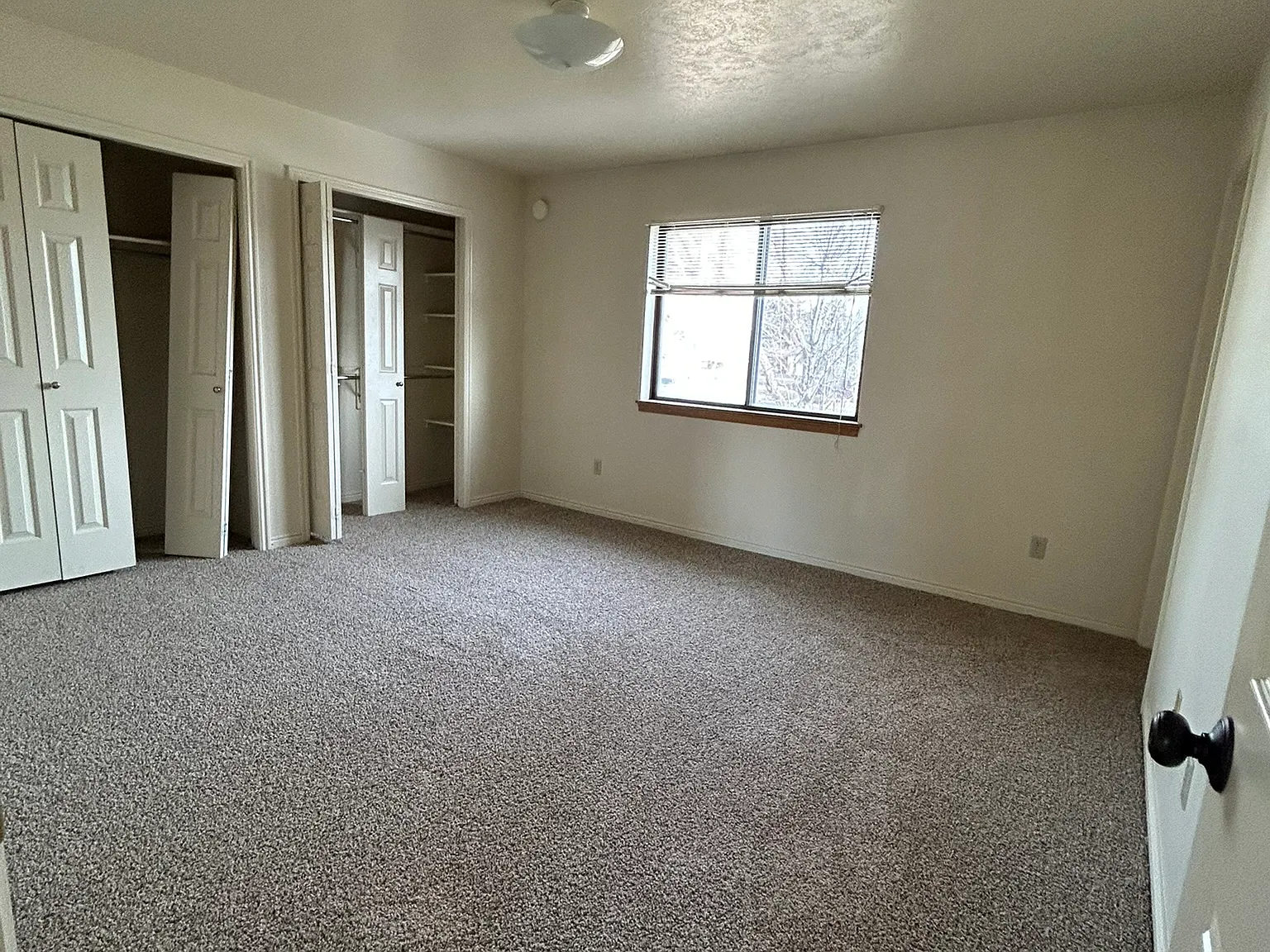 1915 E Alturas Cir — Photo 3